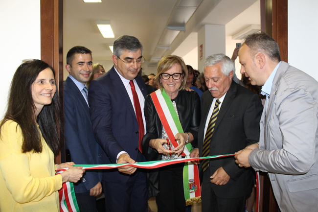 Il sindaco Rapattoni taglia il nastro con D'Alfonso, Paolucci e Mancini