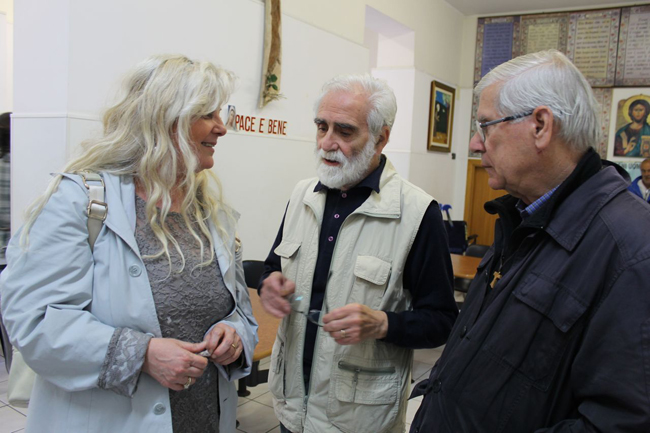 L'assessore Allegrino con Renato Paesano e Padre Bonaventura alla mensa di San Francesco