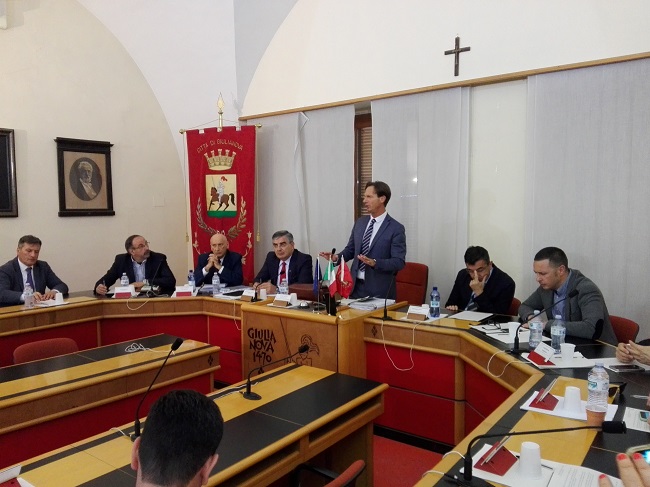 Sindaco Mastromauro e governatore D'Alfonso nell'incontro in Comune il 20 maggio scorso