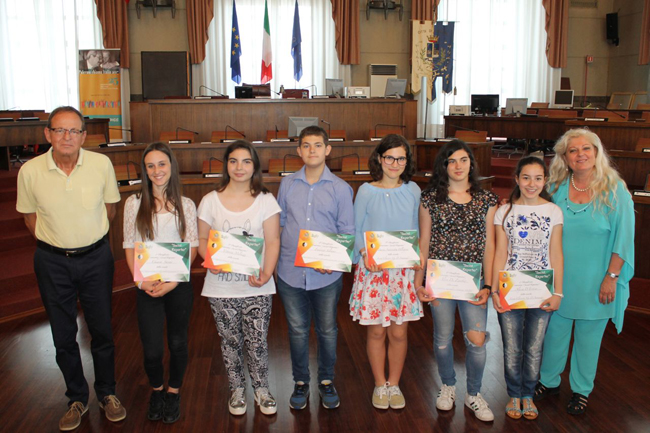 Social reporter, i sei vincitori con l'assessore Allegrino a dx e il predente D'Angelo a sx