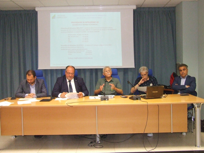 conferenza stampa rifiuti regione