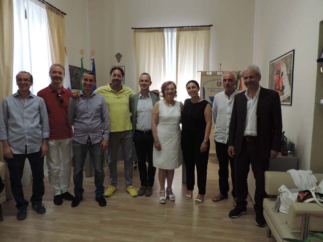 Foto di gruppo consegna lavori sede via dei Sabinu