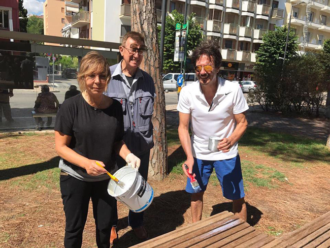 Kiwanis al lavoro per la manutenzione del giardino di piazza Duca degli Abruzzi