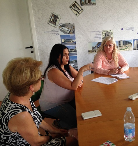 L'assessore Allegrino con le assistenti sociali