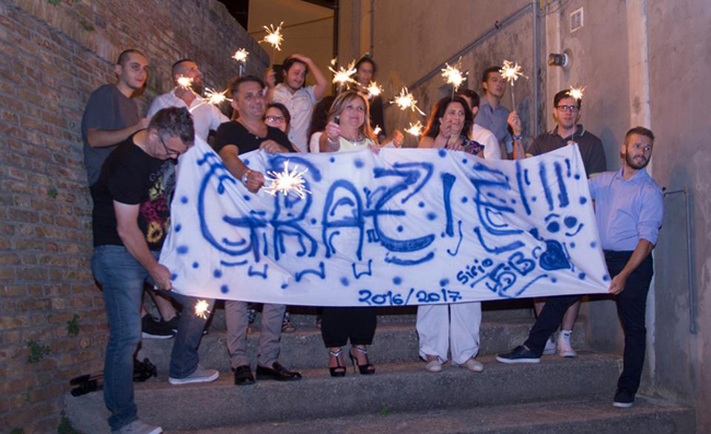 Studenti serale festeggiano il diploma