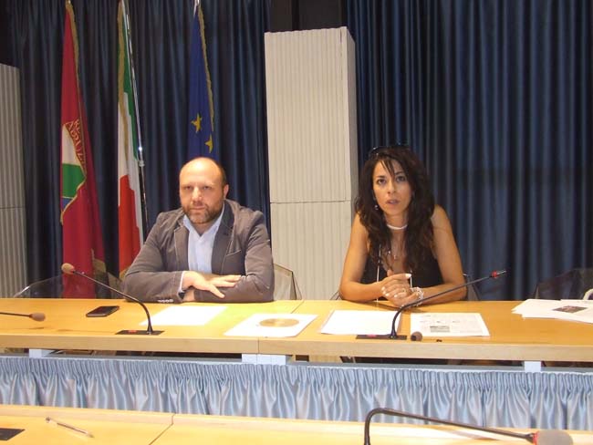 conferenza m5s su bilillenario ovidiio