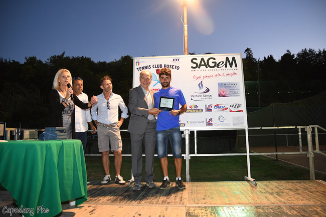da dx finalista Daniele Spinnato, Pres FIT Luciano Ginestra, main sponsor Bartolacci, Pres Luigi Bianchini