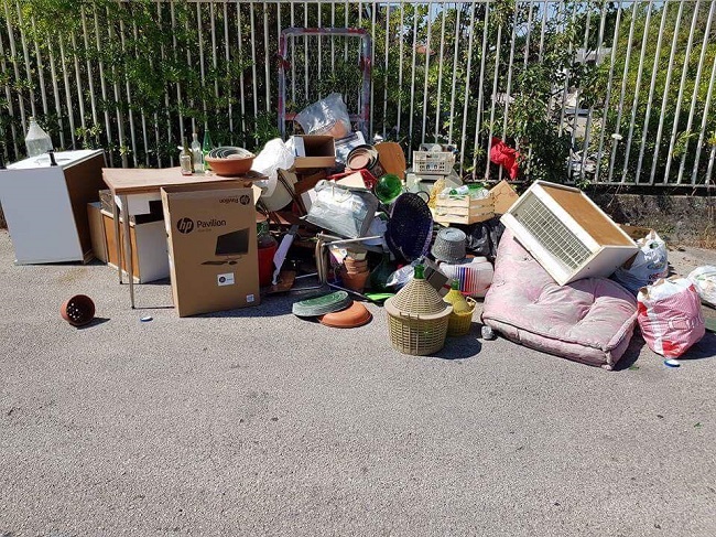 rifiuti via Feltrino