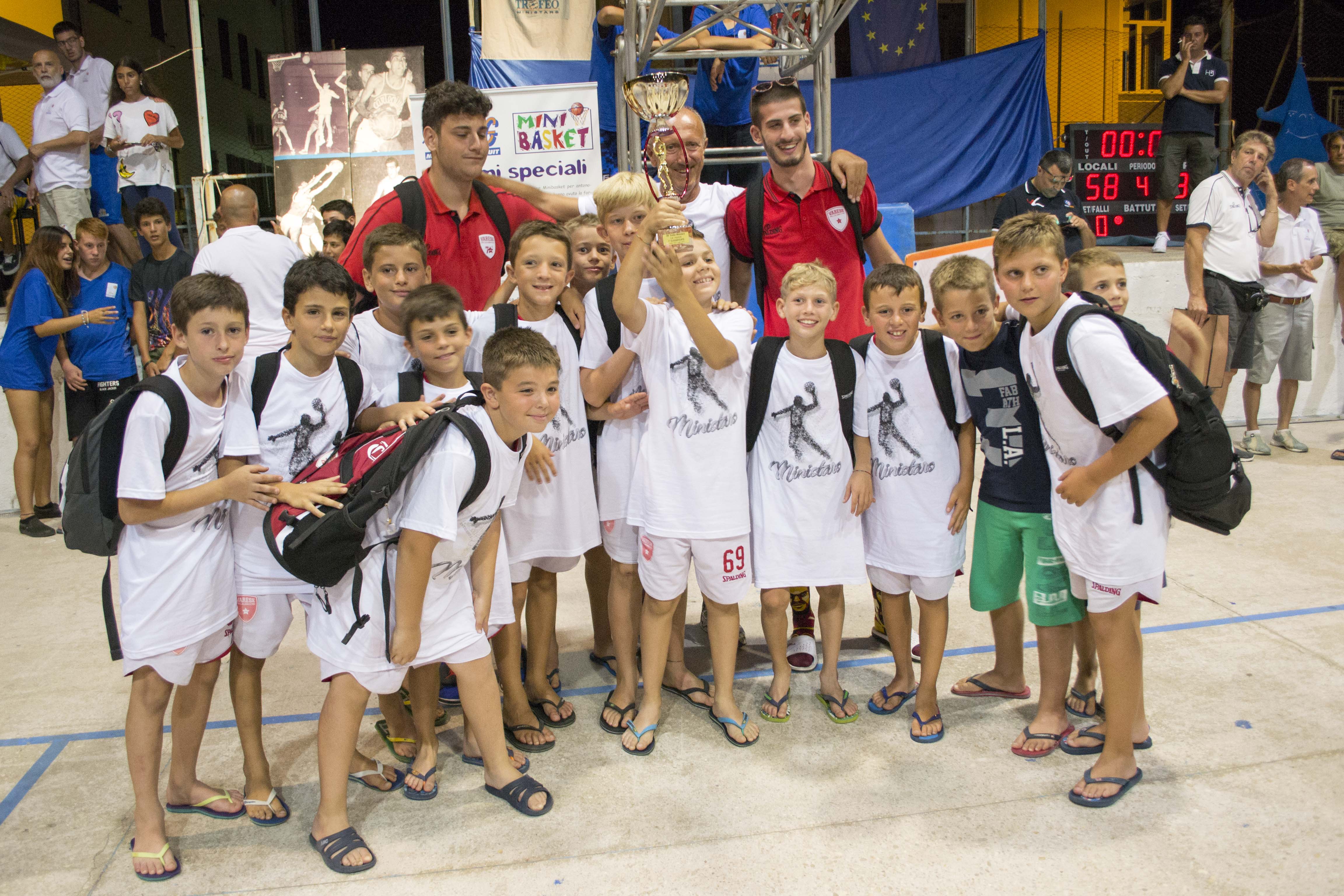 vincitori categoria aquilotti - varese premiati da saverio di blasio