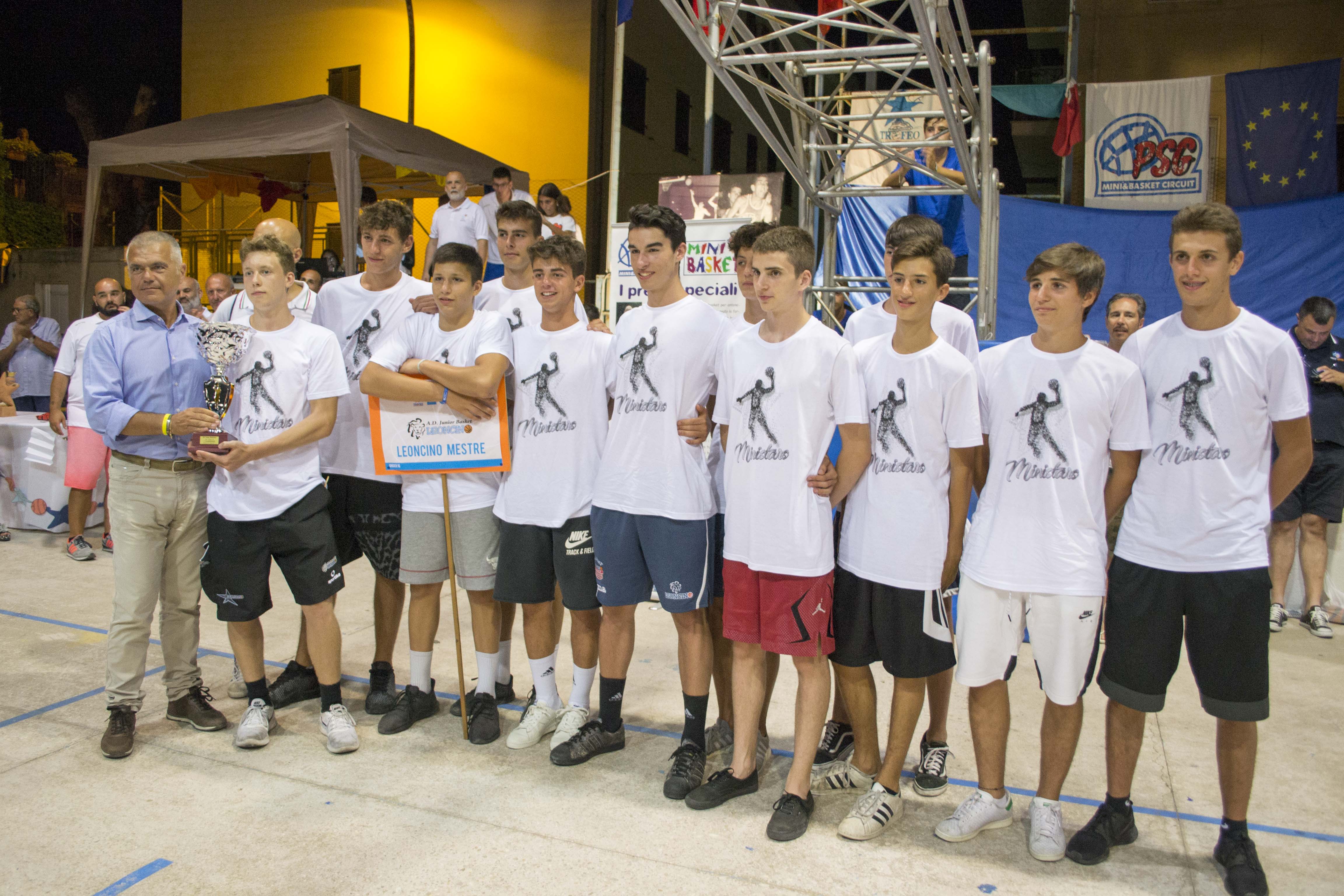 vincitori categoria u16 - leoncino mestre premiati dal presidente fip abruzzo francesco di girolamo