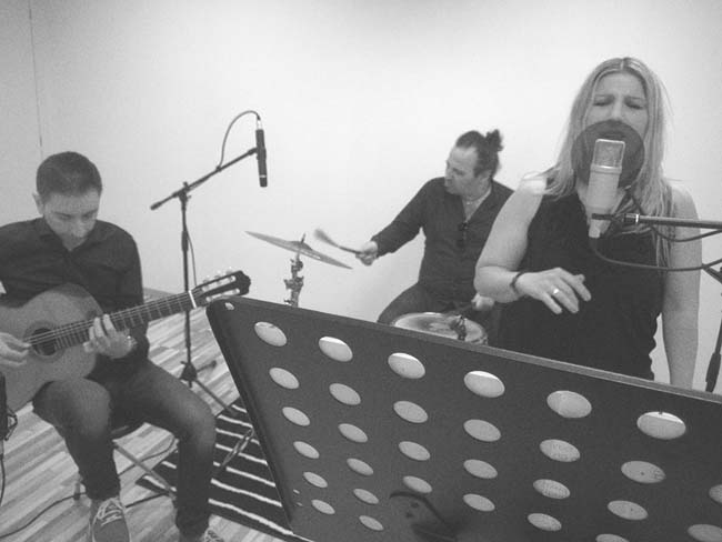 ETRA THE ACOUSTIC TRIO