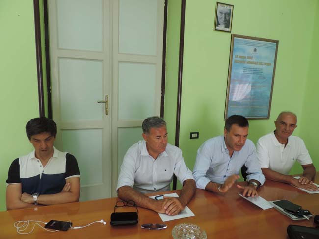 Foto conferenza stampa puzzle della giunta Alessandrini