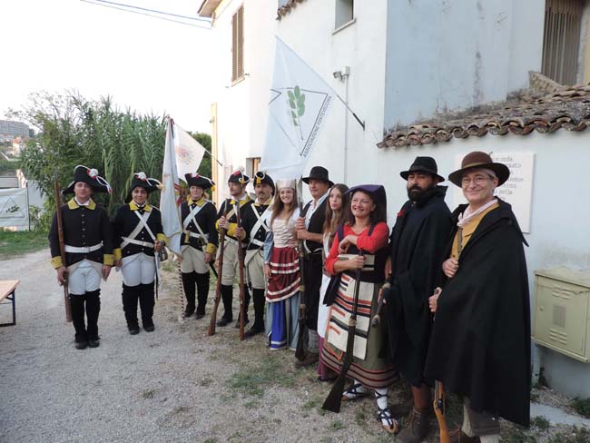 Foto soldati e briganti