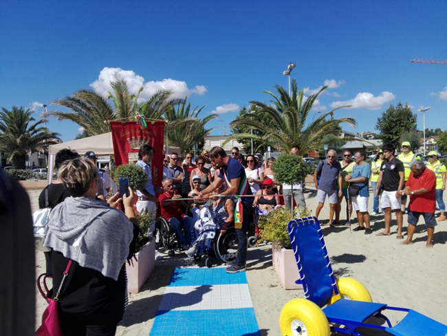 Giulianova: inaugurata la spiaggia libera a misura di disabile