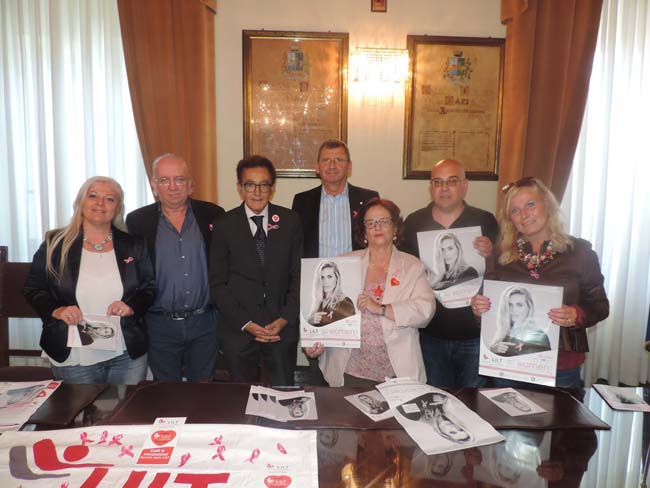 Foto di gruppo Campagna Nastro Rosa 2017