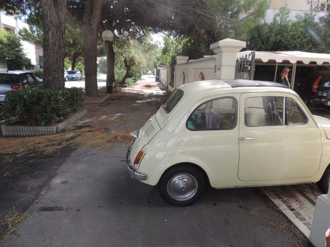 Foto passo carrabile sulla futura pista ciclabile