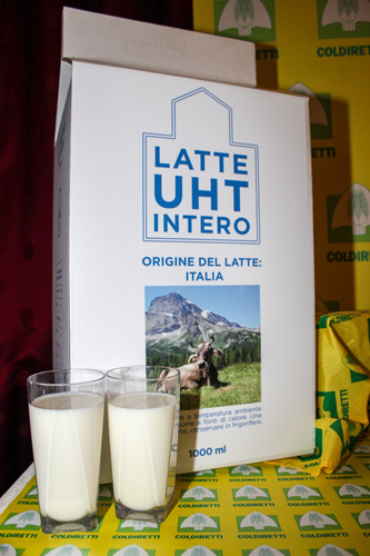 Latte UHT intero