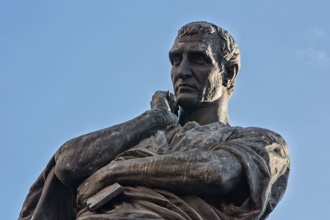 Ovidio-statua-prospettiva
