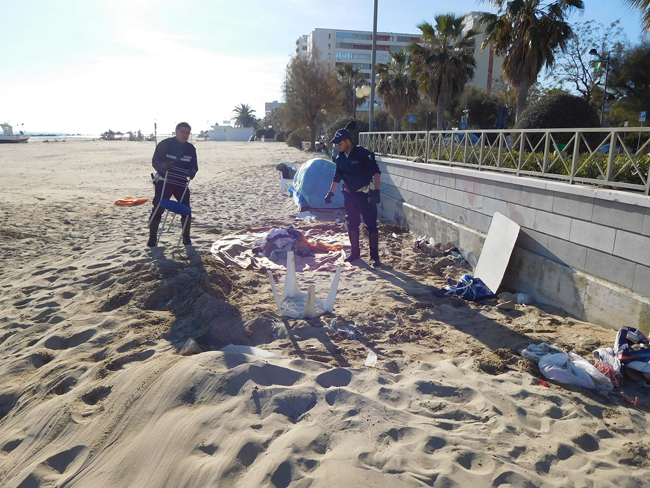 Sgombero spiaggia a Montesilvano