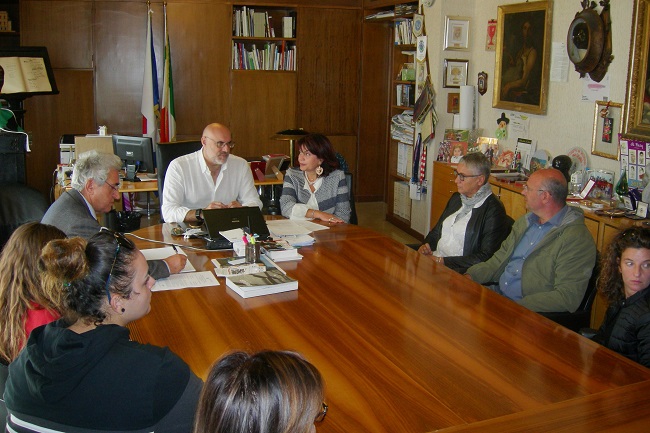 sindaco con delegazione liceo artistico