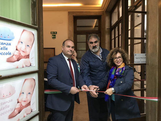 taglio del nastro stanza delle coccole