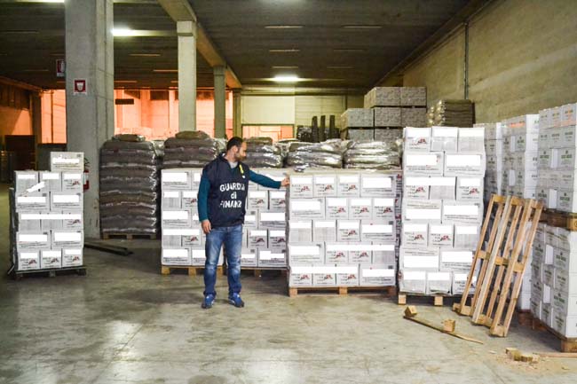 San Giovanni Teatino, sequestrato sito per la produzione di pellet e tronchetti