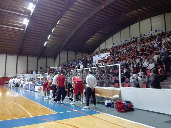 Basket: l'Amatori vince a Fabriano, 2° posto in solitaria