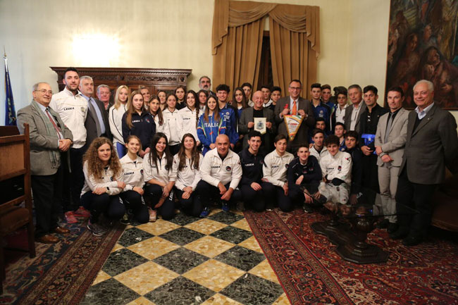 Incontro con pattinatori scelti per Olimpiadi giovanili