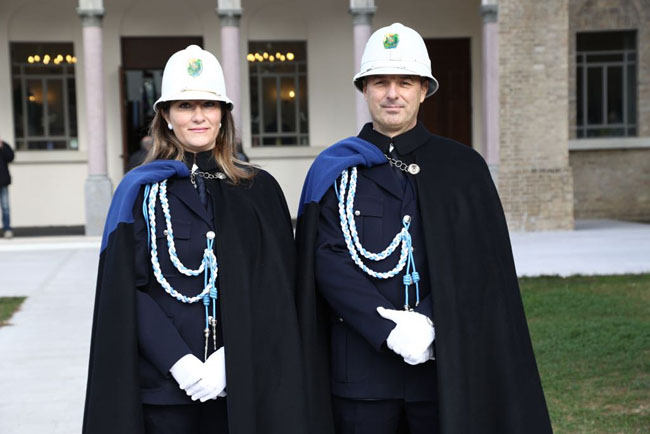 Polizia Municipale in alta uniforme per il periodo natalizio