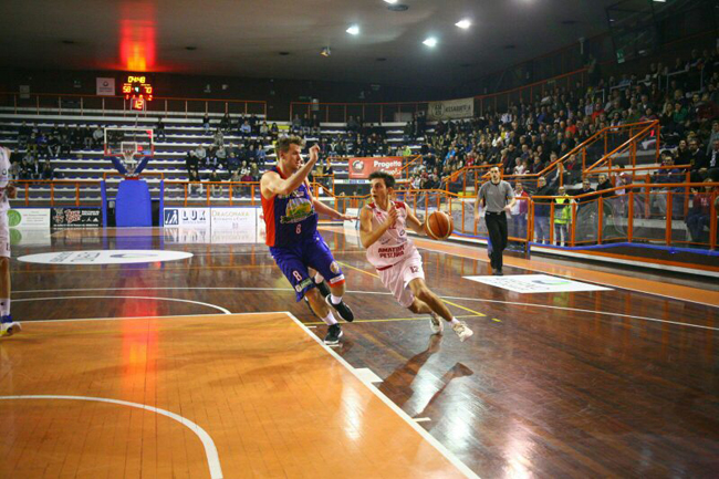 Basket, l'Amatori Pescara sconfitto dal Bisceglie 67-77