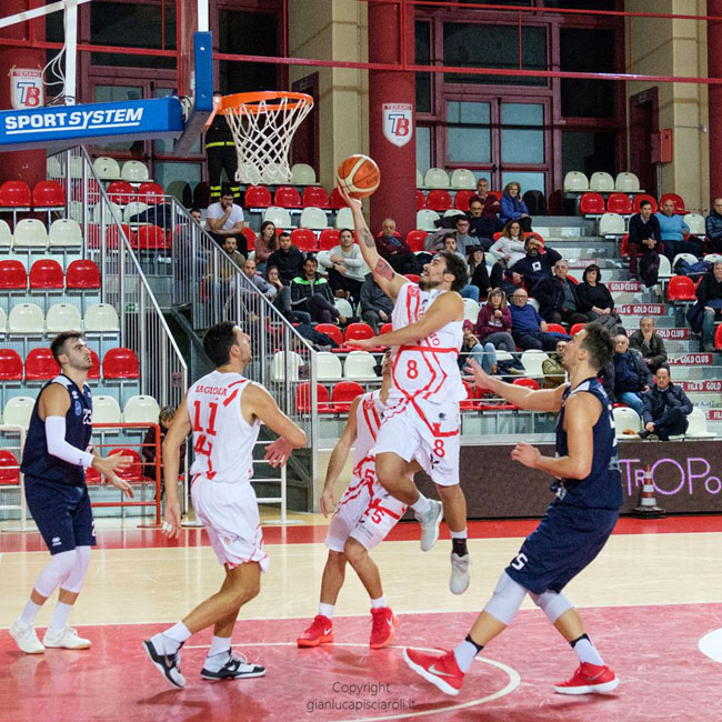 Pallacanestro, Teramo sconfitto a Recanati 71 a 63