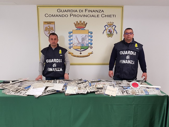 Chieti, GdF: scoperta attività illecita di autodemolizione