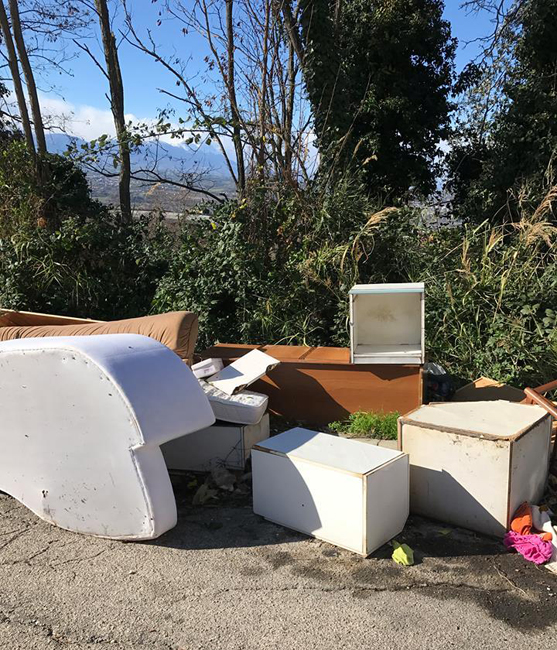 Chieti via degli Ernici rifiuti