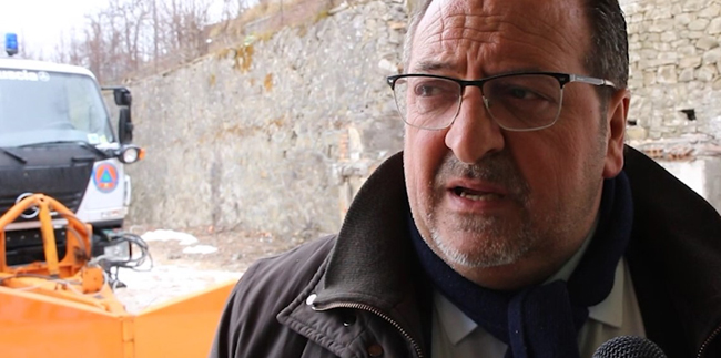 Mazzocca-consegna-mezzo-Pc-a-Campotosto