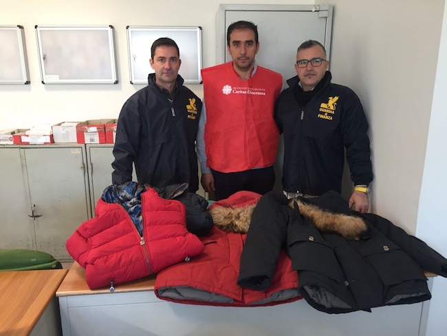 Pescara, GdF: alla Caritas i capi di abbigliamento sequestrati