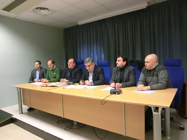 onferenza stampa firma richiesta formale estrazione gas lago bomba