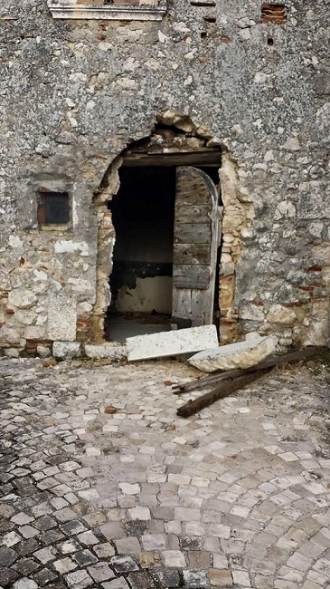 Aielli furto arco dell'800