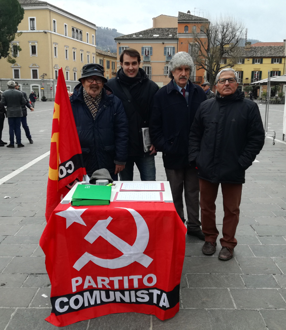 Partito-Comunista-in-piazza-a-Teramo