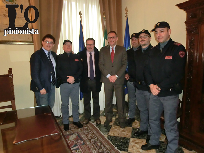 consegna-encomio-poliziotti-pescara