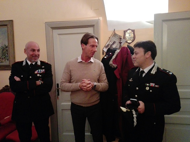il sindaco e a destra il nuovo comandante dei Carabinieri maggiore Vincenzo Marzo