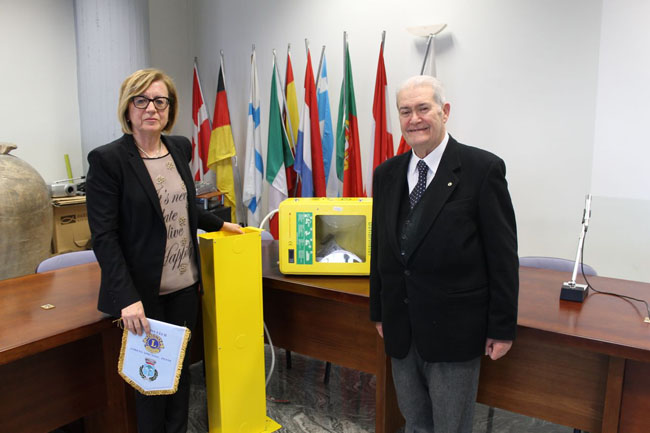 Cepagatti, consegna defibrillatore da sx Rapattoni e Conti 10