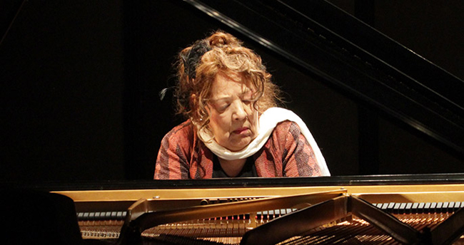 la pianista Ingrid Fujiko Hemming