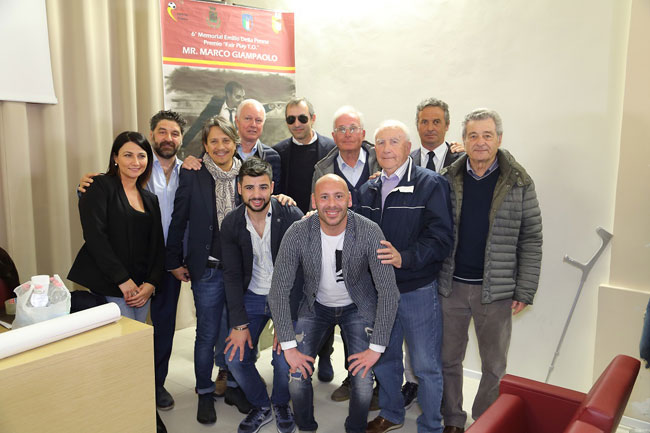 Marco Giampaolo con lo staff del Torneo Emilio Della Penna