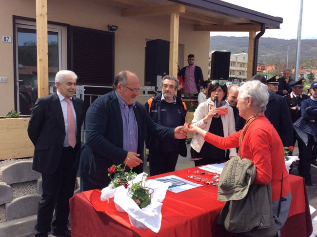 Mazzocca consegna casette