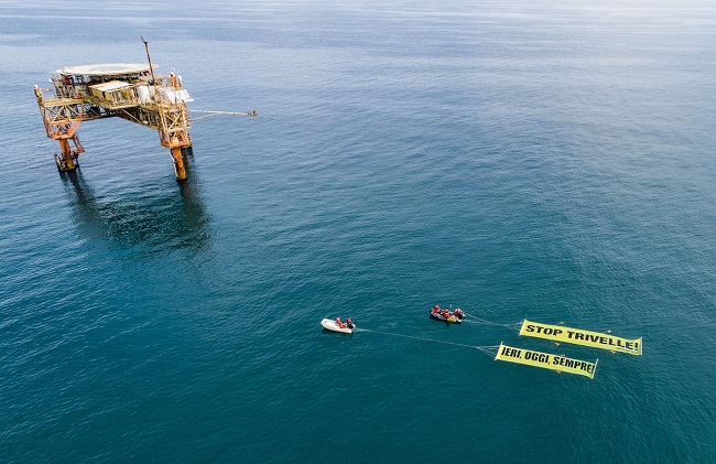 Greenpeace in Adriatico con “Stop Trivelle – Ieri, oggi, sempre” 