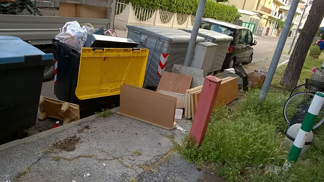 abbandono rifiuti Montesilvano