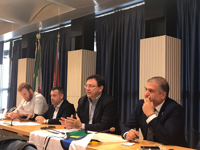 conferenza stampa rifiuti