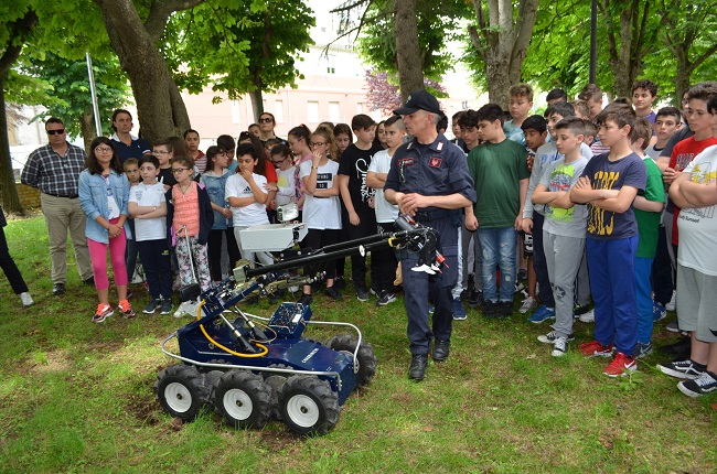Orsogna educazione legalità incontro Carabinieri - alunni