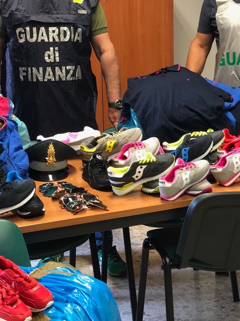Popoli, sequestrati mille articoli contraffatti