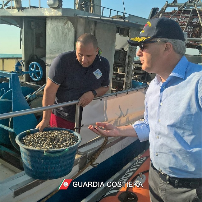 Giulianova, l'assessore Dino Pepe con la Guardia Costiera 